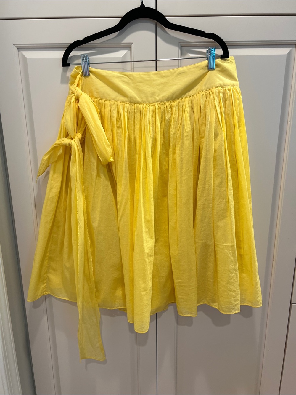 LONDONJEAN Sunny Yellow Tie-Waist Gathered Skater Skirt there’s a zipper lined